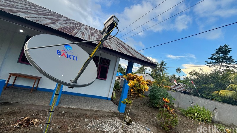 Peresmian pengoperasian BTS 4G Bakti Kominfo dan Satria-1.