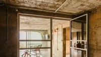 Bagian dalam bunker berukuran 60 m2. Di dalamnya ada 2 kamar tidur. Foto: Will Scott via New Atlas