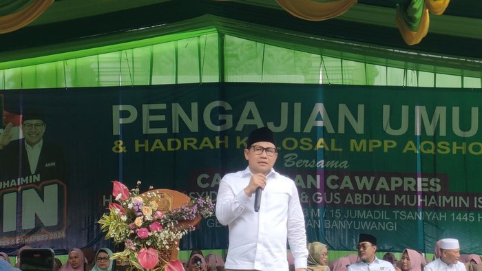 Calon wakil presiden nomor urut 1, Muhaimin Iskandar (Cak Imin), dalam acara Pengajian Umum dan Hadrah Kolosal MPP Aqshona di Banyuwangi, Jawa Timur.