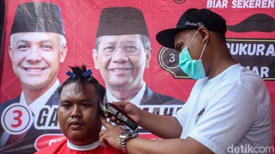 Cukur Gratis Biar Sekeren Ganjar-Mahfud