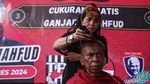 Cukur Gratis Biar Sekeren Ganjar-Mahfud
