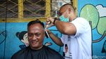 Cukur Gratis Biar Sekeren Ganjar-Mahfud