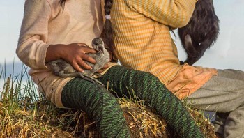 Ia juga menawarkan sebuah wawasan yang jelas mengenai kemanusiaan yang menyatukan kita. Foto anak-anak dari Peru. (Foto: Boredpanda/Massimo Bietti)