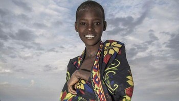 Pemilihan foto-foto Bietti lebih dari sekadar dokumentasi, ia berusaha menyajikan perspektif lintas budaya yang jujur tentang masa kanak-kanak. Foto anak dari Ethiopia. (Foto: Boredpanda/Massimo Bietti)