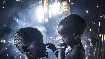 Bietti juga berupaya memvisualisasikan karyanya yang tak terlupakan yang melampaui batas-batas geografis. Foto dari Ethiopia. (Foto: Boredpanda/Massimo Bietti)