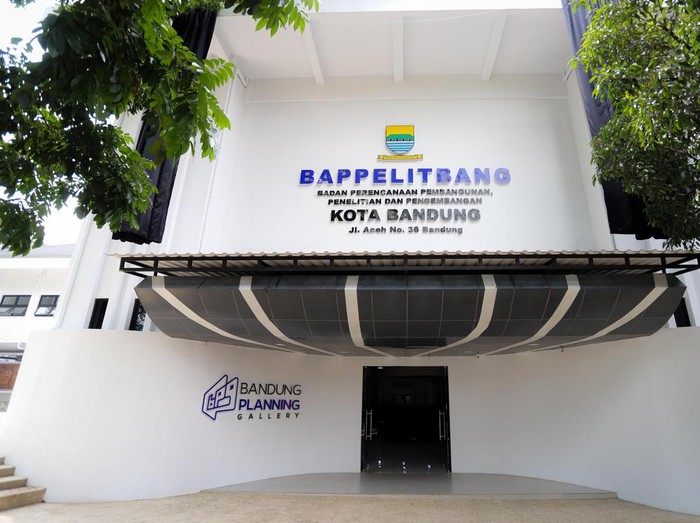 Gedung Bapppelitbang Kota Bandung yang baru diresmikan.
