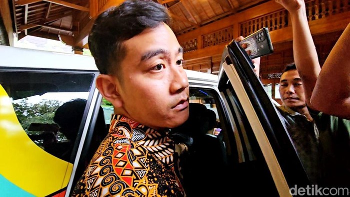 Gibran Rakabuming Raka ditemui di Balai Kota Solo, Kamis (28/12/2023)