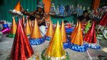 Intip Pembuatan Terompet Tahun Baru 2024