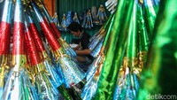 Satu terompet dijual mulai dari Rp 3.000 hingga Rp 10.000. 