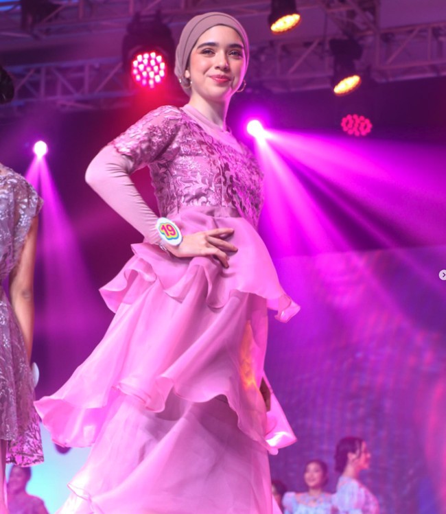 Isabel Azhari juga berpesan kepada para hijabers agar lebih percaya diri dan tidak membatasi diri hanya karena berhijab. Foto: Instagram @isabel.azhari