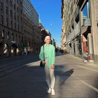 Dalam kesehariannya, Isabel Azhari lebih sering tampil kasual dan santai. Foto: Instagram @isabel.azhari