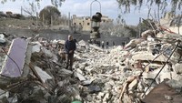 Perang melebar ke Lebanon. Israel semakin masif melakukan serangan udara di kota perbatasan selatan Lebanon.   