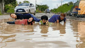 Jalanan Viral di Lampung Tengah: Dulu Kubangan, Beton Mulus Kemudian