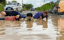 Jalanan Viral di Lampung Tengah: Dulu Kubangan, Beton Mulus Kemudian