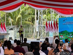 Menkominfo Janji 630 BTS 4G Rampung di 2024, Jokowi: Saya Catat Bener Loh