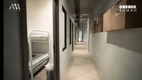 Rumah tersebut terdiri dari 3 lantai dengan basement. Salah satu yang menarik, di bagian yang disebut ground ini akan ada beberapa ruangan, salah satunya ada kamar asisten rumah tangga. Foto: Tangkapan layar YouTube Atta Halilintar