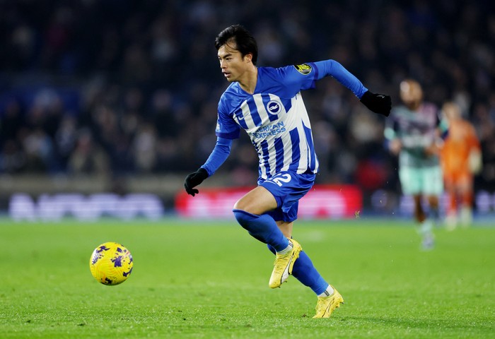 Soccer Football - Premier League - Brighton & Hove Albion v Brentford - The American Express Community Stadium, Brighton, Britain - December 6, 2023 Brighton & Hove Albions Kaoru Mitoma in action REUTERS/Ian Walton NO USE WITH UNAUTHORIZED AUDIO, VIDEO, DATA, FIXTURE LISTS, CLUB/LEAGUE LOGOS OR LIVE SERVICES. ONLINE IN-MATCH USE LIMITED TO 45 IMAGES, NO VIDEO EMULATION. NO USE IN BETTING, GAMES OR SINGLE CLUB/LEAGUE/PLAYER PUBLICATIONS.