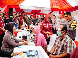 Kapolri Tinjau Baktikes dan Baksos di Surabaya: Polri Hadir untuk Masyarakat