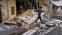 Pasukan Israel membombardir kawasan tersebut hingga merusak bangunan yang ada.