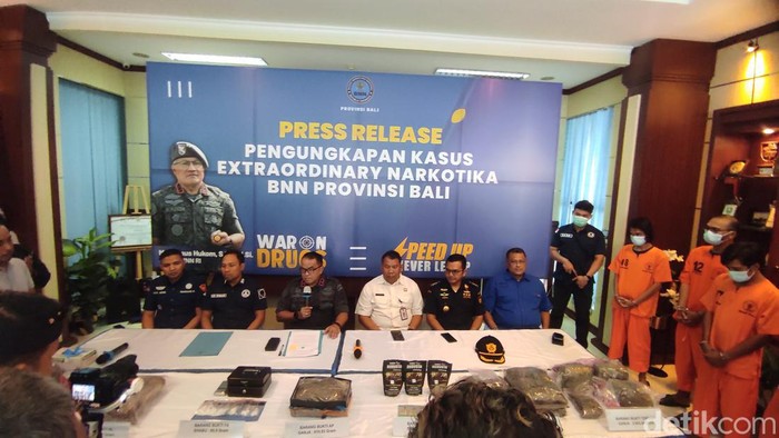 Konferensi pers akhir tahun BNNP Bali, Kamis (28/12/2023). (I Wayan Sui Suadnyana/detikBali)