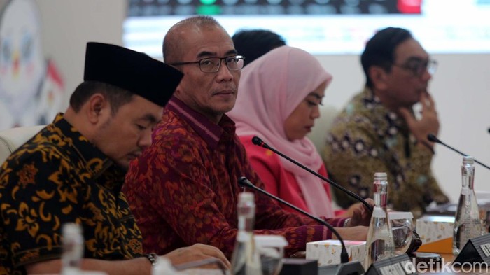 KPU RI menggelar rapat pleno terbuka perubahan metode memilih di luar negeri pada pemilu tahun 2024. Perubahan terjadi di New York, Praha, Hong Kong, dan Frankfurt.