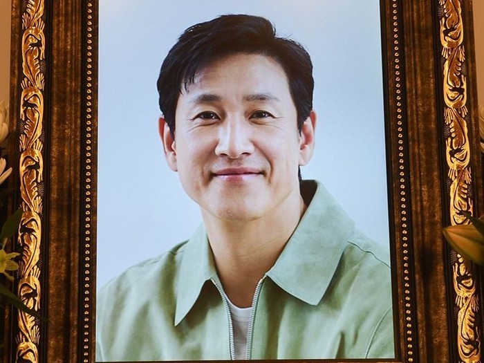 Foto Lee Sun Kyun di rumah duka, Rumah Sakit Seoul National University, pada Kamis (28/12/2023).