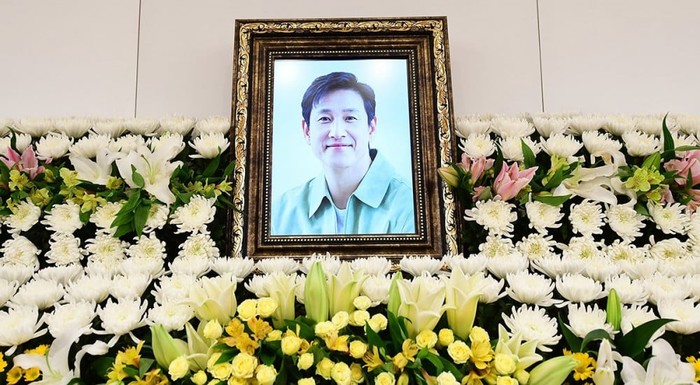 Foto Lee Sun Kyun di rumah duka, Rumah Sakit Seoul National University, pada Kamis (28/12/2023).