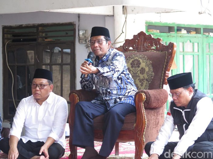 Mahfud MD di Ponpes Al-Khiziny Siwalan Panji Buduran Sidoarjo