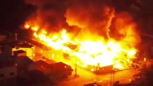 Massa pengantar jenazah Lukas Enembe bakar ruko di Jayapura. Dokumen Istimewa