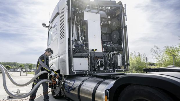 Mercedes-Benz GenH2 Truck prototype