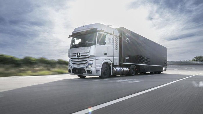 Mercedes-Benz GenH2 Truck prototype