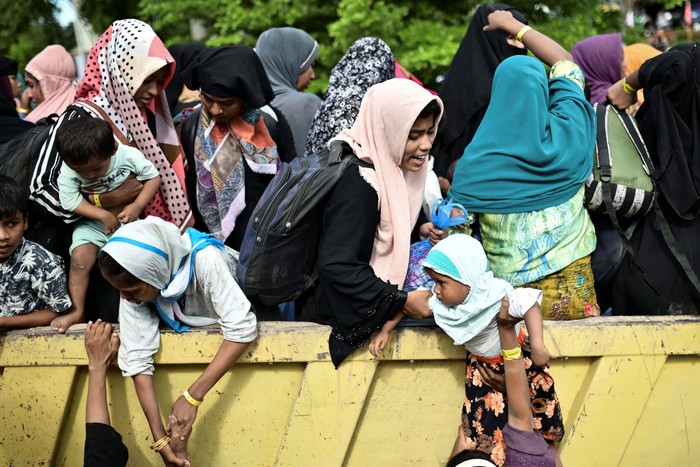 Indonesian protesters burn a tire during a protest for the deportation of the Rohingya refugees in Banda Aceh, Aceh province, Indonesia December 27, 2023. REUTERS/Riska Munawarah