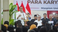 Zulhas menyaksikan Jokowi yang memuji PT Maspion karena telah melakukan langkah yang dinilai bagus dalam mengekspor produk dan tetap mempertahankan pasar dalam negeri.