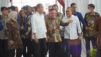 Turut hadir dalam kunjungan tersebut Panglima TNI, Agus Subiyanto, Gubernur Jawa Timur, Khofifah Indar Parawansa,  dan Bupati Sidoarjo, Ahmad Muhdlor Ali.