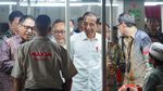 Momen Zulhas Temani Jokowi Kunker ke Pabrik Maspion di Jawa Timur