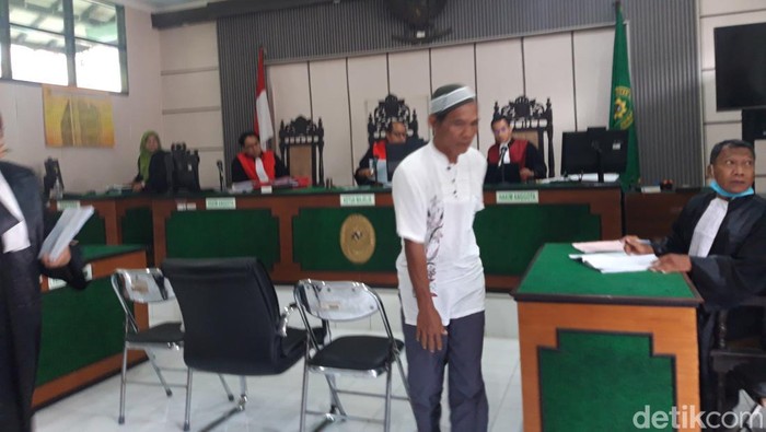 Terdakwa sopir truk trailer maut di Tol Boyolali tewaskan 8 orang divonis 3,5 tahun bui. Sidang digelar di PN Boyolali, Kamis (28/12/2023).