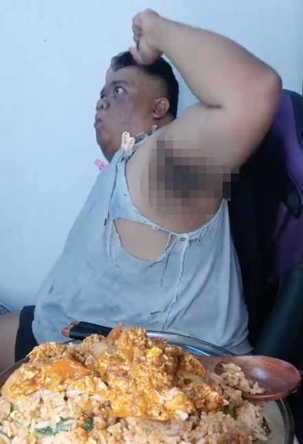 menjijikkan! Pembuat Konten Mukbang Pamer Ketiak Saat Makan, Dikritik Netizen