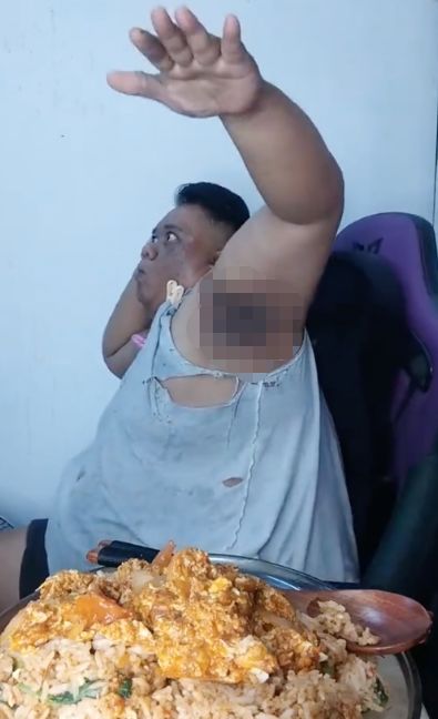 menjijikkan! Pembuat Konten Mukbang Pamer Ketiak Saat Makan, Dikritik Netizen