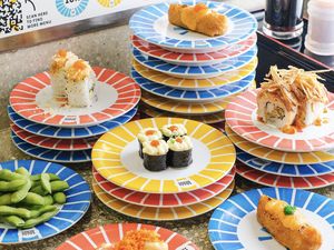 Oishii! Ini 5 Tempat Makan Sushi Hits Buat Makan Siang Istimewa