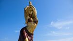 Patung Shakira Berdiri Menjulang di Kampung Halamannya