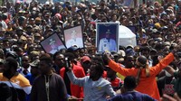 Jenazah Lukas Enembe diarak menuju tempat persemayaman di STAKIN, Kota Jayapura.