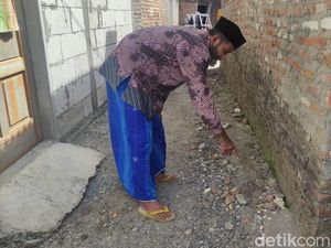 Nelangsa Bayi Masih Hidup Dikerubungi Semut Ditemukan di Sidoarjo