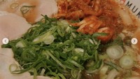 Pemilik 1,3 juta followers Instagram ini juga sesekali mengunggah foto makanan. Seperti potret ramen menggugah selera yang ia nikmati saat di Osaka ini. Foto: Instagram pammybowie