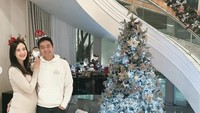 Pamela Bowie bahagia dua kali lipat saat merayakan Natal tahun ini. Ia mengumumkan kehamilan anak pertamanya bersama sang suami, Armand Gunawan. Foto: Instagram pammybowie
