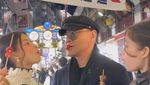 Potret Sabrina Chairunnisa, Istri Deddy Corbuzier Saat Ngopi dan Jajan Mochi