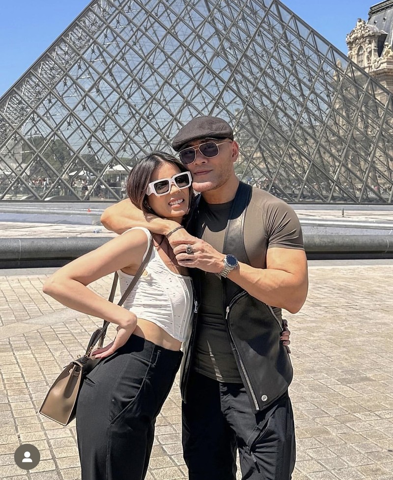 Potret Sabrina Chairunnisa, Istri Deddy Corbuzier Saat Ngopi dan Jajan Mochi