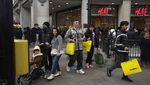 Potret Warga Inggris Berburu Diskon di Boxing Day
