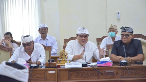 Rapat koordinasi DPRD Provinsi Bali dengan TAPD Provinsi Bali di kantor DPRD Bali.