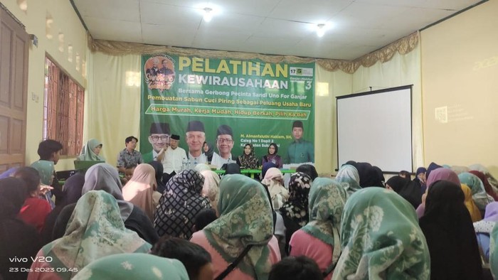 Relawan Sandiaga
