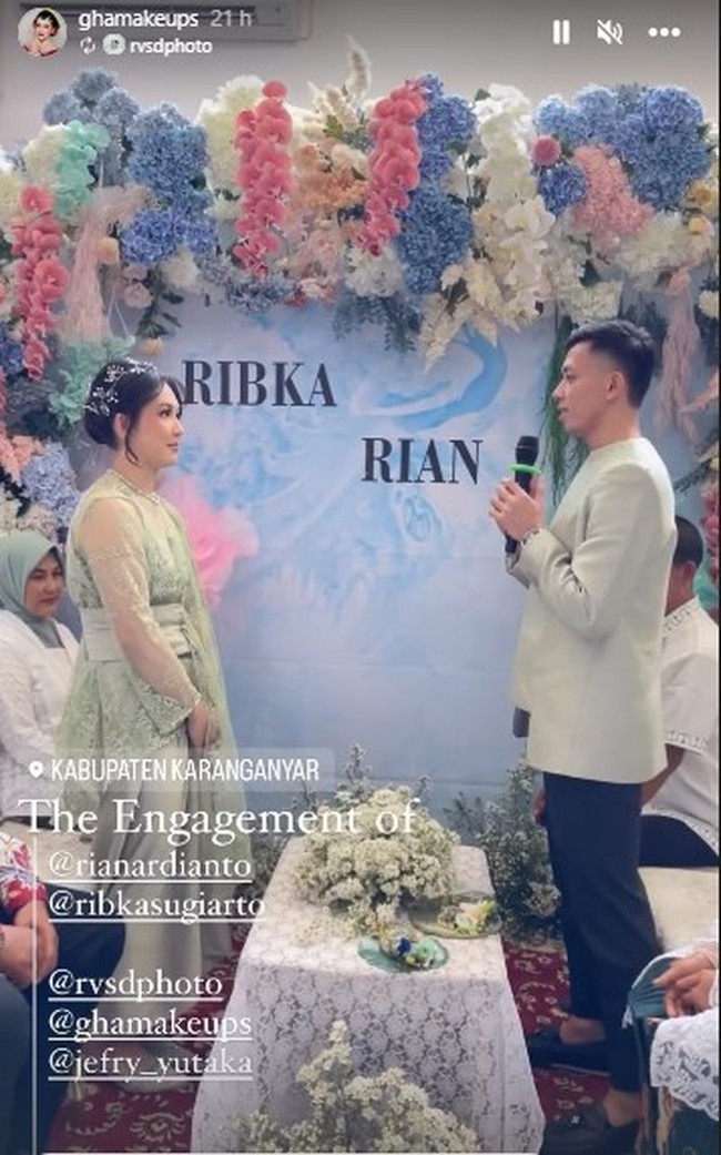 Rian Ardianto dan Ribka Sugiarto baru saja menggelar acara lamaran pada Sabtu (23/12/23). Selama ini keduanya sama-sama dikenal sebagai atlet bulutangkis Indonesia. Foto: Instagram